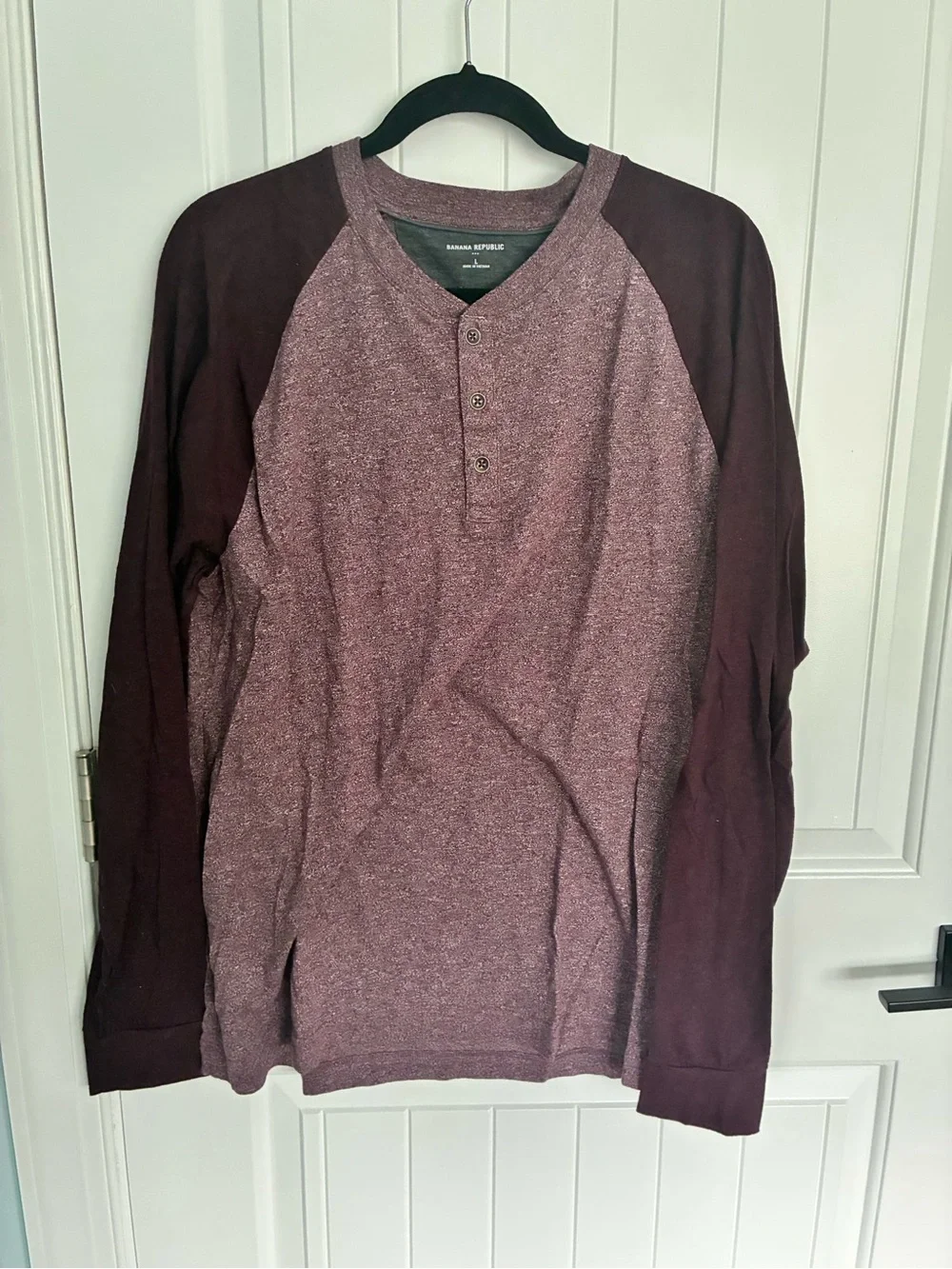 Banana Republic Men’s Maroon/Burgundy Raglan Henley Long-Sleeve Shirt